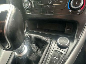 Ford Focus 1.0T EcoBoost Zetec Edition Euro 6 (s/s) 5dr