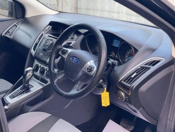 Ford Focus 1.6 Zetec Hatchback 5dr Petrol Powershift Euro 5 (125 ps)