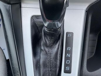 Ford Focus 1.6 Zetec Hatchback 5dr Petrol Powershift Euro 5 (125 ps)