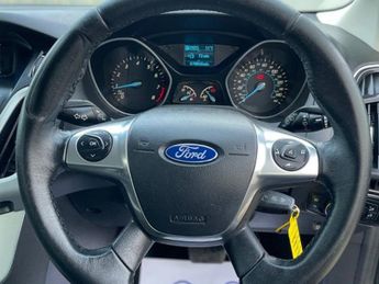 Ford Focus 1.6 Zetec Hatchback 5dr Petrol Powershift Euro 5 (125 ps)