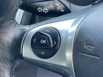 Ford Focus 1.6 Zetec Hatchback 5dr Petrol Powershift Euro 5 (125 ps)