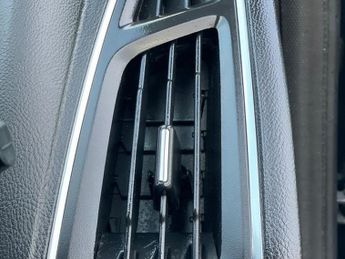 Ford Focus 1.6 Zetec Hatchback 5dr Petrol Powershift Euro 5 (125 ps)