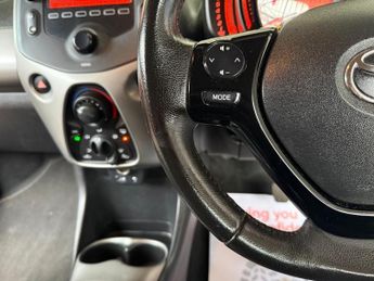 Toyota AYGO VVT-I X-PLAY X-SHIFT