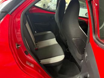 Toyota AYGO VVT-I X-PLAY X-SHIFT