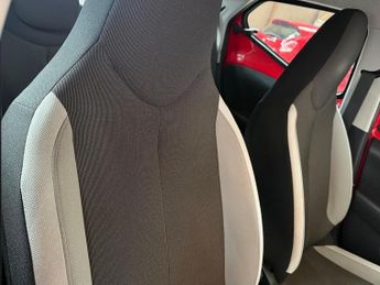 Toyota AYGO VVT-I X-PLAY X-SHIFT