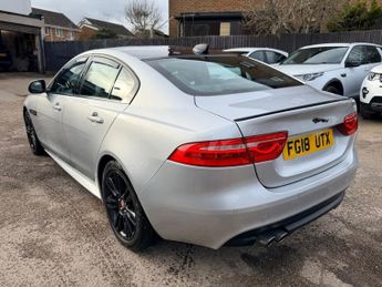 Jaguar XE D R-SPORT