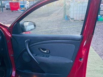 Renault Megane 1.6 VVT Dynamique TomTom Hatchback 5dr Petrol Manual Euro 5 (110