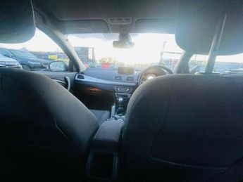 Renault Megane 1.6 VVT Dynamique TomTom Hatchback 5dr Petrol Manual Euro 5 (110