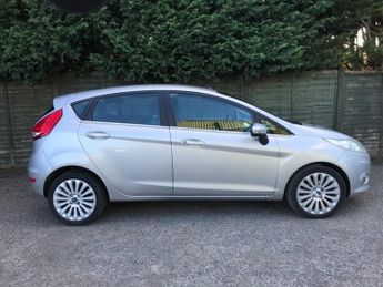 Ford Fiesta 1.4 TITANIUM AUTOMATIC