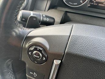 Land Rover Discovery 3.0 SD V6 Graphite SUV 5dr Diesel Auto 4WD Euro 6 (s/s) (256 bhp