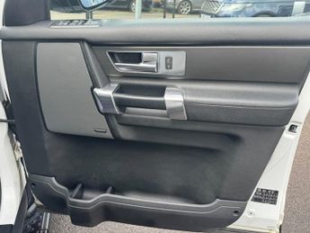 Land Rover Discovery 3.0 SD V6 Graphite SUV 5dr Diesel Auto 4WD Euro 6 (s/s) (256 bhp