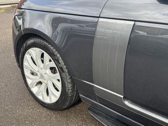 Land Rover Range Rover 3.0 SD V6 Vogue SE SUV 5dr Diesel Auto 4WD Euro 6 (s/s) (275 ps)