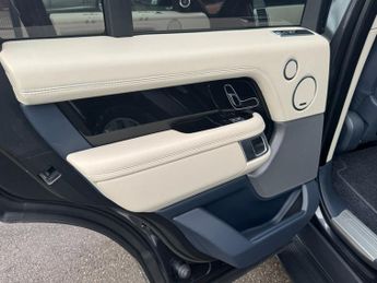 Land Rover Range Rover 3.0 SD V6 Vogue SE SUV 5dr Diesel Auto 4WD Euro 6 (s/s) (275 ps)