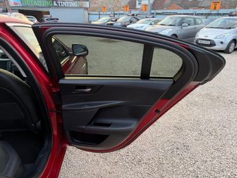 Jaguar XE 2.0d Prestige Auto Euro 6 (s/s) 4dr