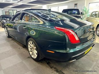 Jaguar XJ 3.0 D V6 LUXURY [8X SERVICES, SAT NAV, LEATHER, HEATED SEATS & P