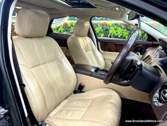 Jaguar XJ 3.0 D V6 LUXURY [8X SERVICES, SAT NAV, LEATHER, HEATED SEATS & P