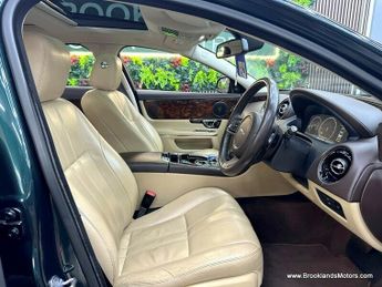Jaguar XJ 3.0 D V6 LUXURY [8X SERVICES, SAT NAV, LEATHER, HEATED SEATS & P