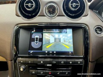 Jaguar XJ 3.0 D V6 LUXURY [8X SERVICES, SAT NAV, LEATHER, HEATED SEATS & P