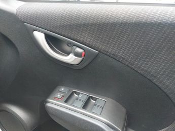 Honda Jazz I-VTEC ES PLUS