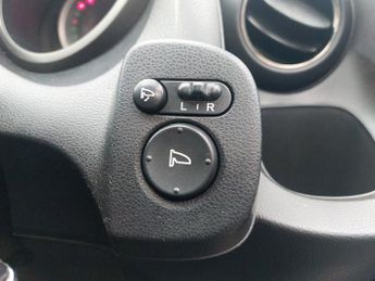 Honda Jazz I-VTEC ES PLUS