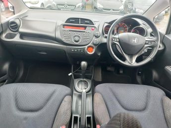 Honda Jazz I-VTEC ES PLUS
