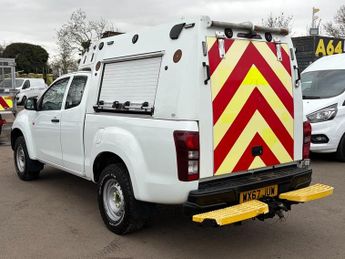 Isuzu Rodeo ISUZU D-MAX 4X4 WITH AIRCON.