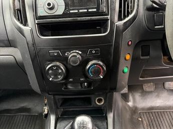 Isuzu Rodeo ISUZU D-MAX 4X4 WITH AIRCON.