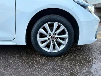 Toyota Corolla 2.0 VVT-h Icon Touring Sports 5dr Petrol Hybrid CVT Euro 6 (s/s)