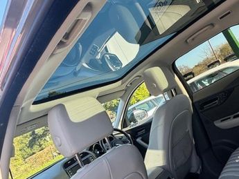 Jaguar F-Pace PORTFOLIO AWD-PANORAMIC ROOF-HEATED SEATS-SAT NAVIGATION-THE LIS