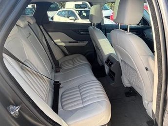 Jaguar F-Pace PORTFOLIO AWD-PANORAMIC ROOF-HEATED SEATS-SAT NAVIGATION-THE LIS