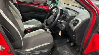 Toyota AYGO 1.0 VVT-i x-play Euro 5 5dr Euro 5