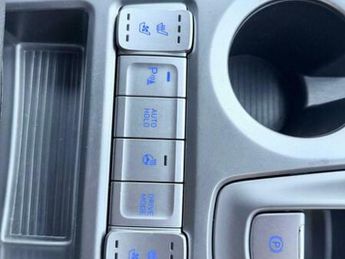 Hyundai KONA 64kWh Premium SE Auto 5dr (7kW Charger)