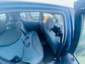 Toyota Yaris 1.0 VVT-i Blue 5dr