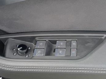 Audi E-TRON 50 Black Edition Auto quattro 5dr 71.2kWh (11kW Charger)