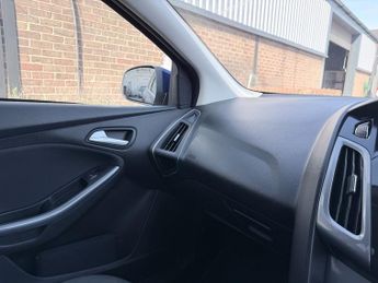 Ford Focus TITANIUM NAVIGATOR AUTO 145K MILES FRESH MOT FULL HISTORY SERVIC