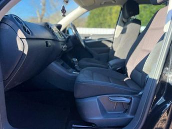 Volkswagen Tiguan 2.0 TDI BlueMotion Tech Escape DSG 4WD Euro 5 (s/s) 5dr