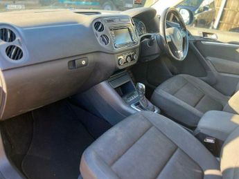 Volkswagen Tiguan 2.0 TDI BlueMotion Tech Escape DSG 4WD Euro 5 (s/s) 5dr