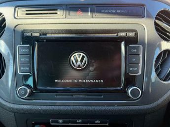 Volkswagen Tiguan 2.0 TDI BlueMotion Tech Escape DSG 4WD Euro 5 (s/s) 5dr