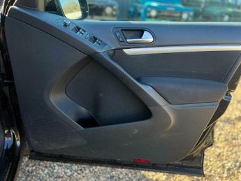 Volkswagen Tiguan 2.0 TDI BlueMotion Tech Escape DSG 4WD Euro 5 (s/s) 5dr