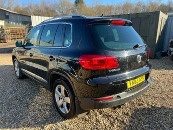 Volkswagen Tiguan 2.0 TDI BlueMotion Tech Escape DSG 4WD Euro 5 (s/s) 5dr