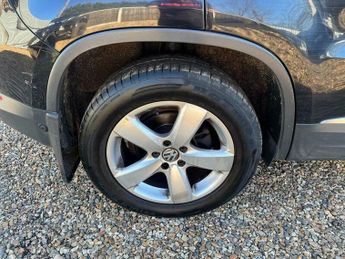 Volkswagen Tiguan 2.0 TDI BlueMotion Tech Escape DSG 4WD Euro 5 (s/s) 5dr