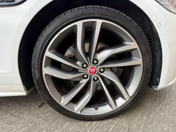 Jaguar XF D R-SPORT