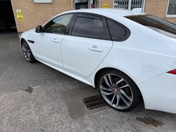 Jaguar XF D R-SPORT