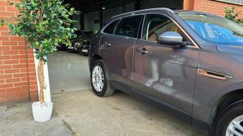 Jaguar F-Pace 2.0 D180 Portfolio SUV 5dr Diesel Auto AWD Euro 6 (s/s) (180 ps)
