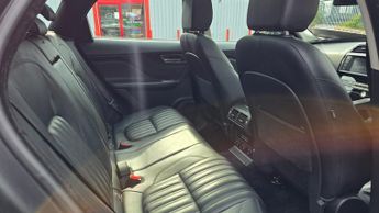 Jaguar F-Pace 2.0 D180 Portfolio SUV 5dr Diesel Auto AWD Euro 6 (s/s) (180 ps)