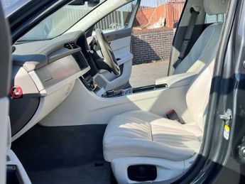 Jaguar XF 2.0d Portfolio Auto AWD Euro 6 (s/s) 4dr