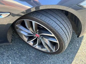 Jaguar XF 2.0d Portfolio Auto AWD Euro 6 (s/s) 4dr