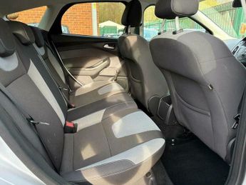 Ford Focus 1.0T EcoBoost Zetec Euro 5 (s/s) 5dr