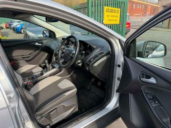 Ford Focus 1.0T EcoBoost Zetec Euro 5 (s/s) 5dr