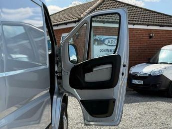 Peugeot Boxer 2.0 BlueHDi 335 Professional L2 H2 Euro 6 5dr